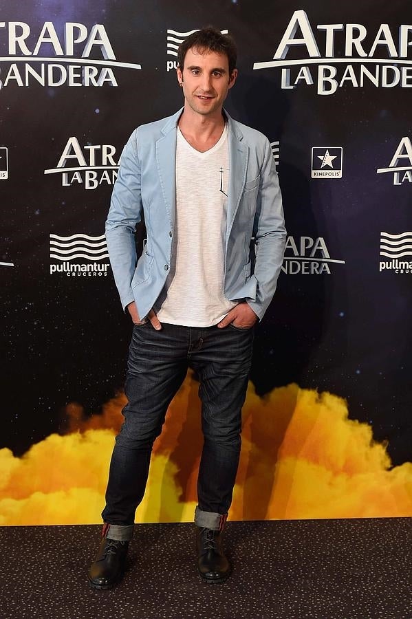 El actor prefiere los looks desenfadados y juveniles para sus apariciones ante las cámaras.