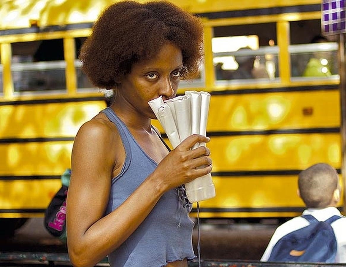 "Narra la vida de seres humanos que viven a merced del destino situaciones extremas, en un periodo extremo de una Cuba que, como ellos, luchaba por sobrevivir", nos cuenta Yordanka Ariosa.