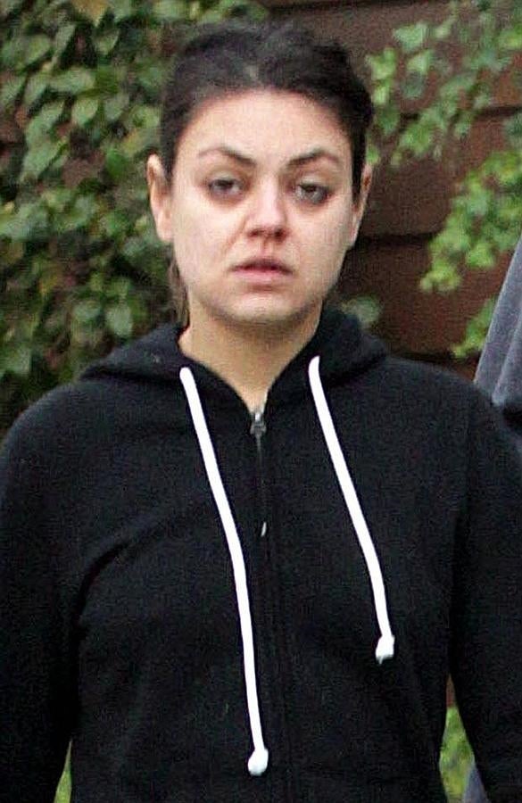 Mila Kunis 'cazada' un día cualquiera por la calle sin prepararse para los focos.