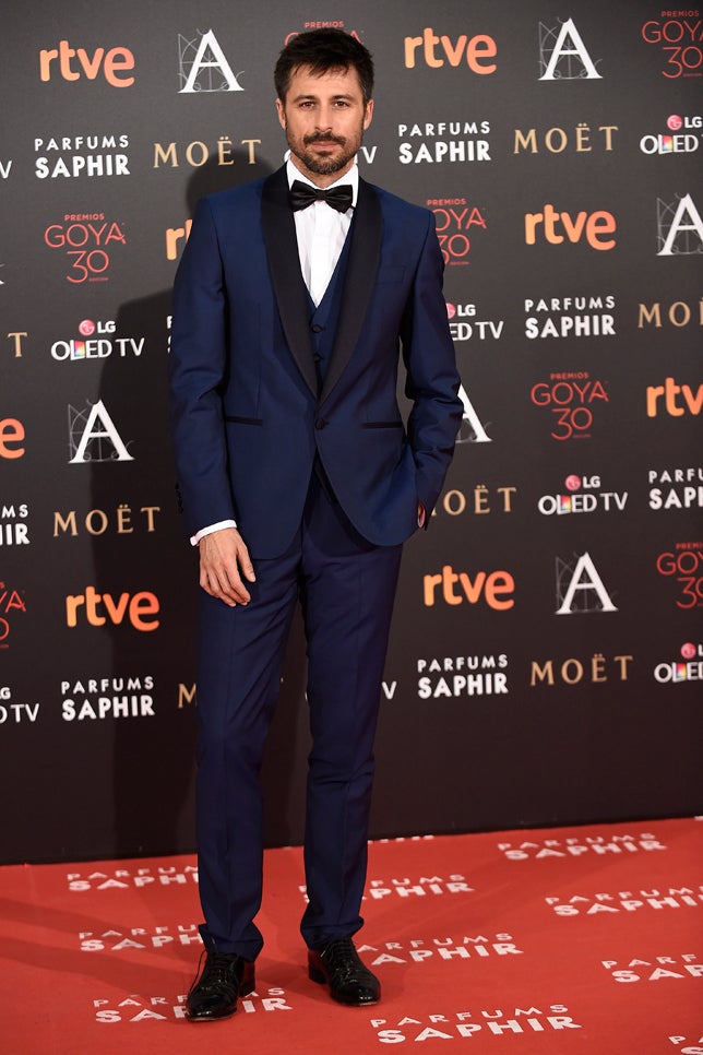 El actor, elegantísimo con un esmoquin azul de Paco Varela.