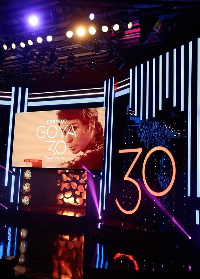 Aplausos a Lina Morgan durante el vídeo recordatorio a los que nos dejaron en 2015.