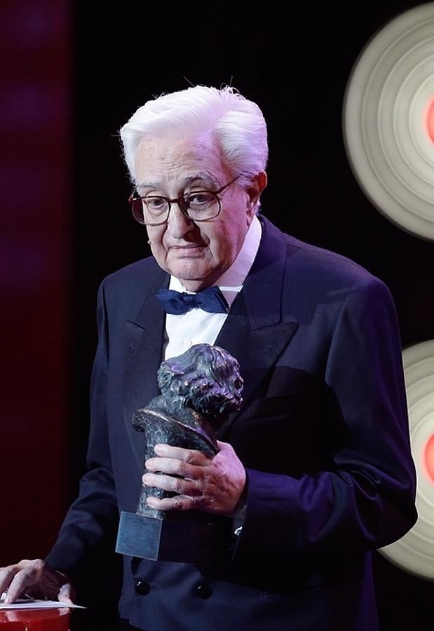 Mariano Ozores recibe una ovación de más de un minuto al recoger su 'cabezón', reconocimiento a las 96 películas que ha hecho en su vida.