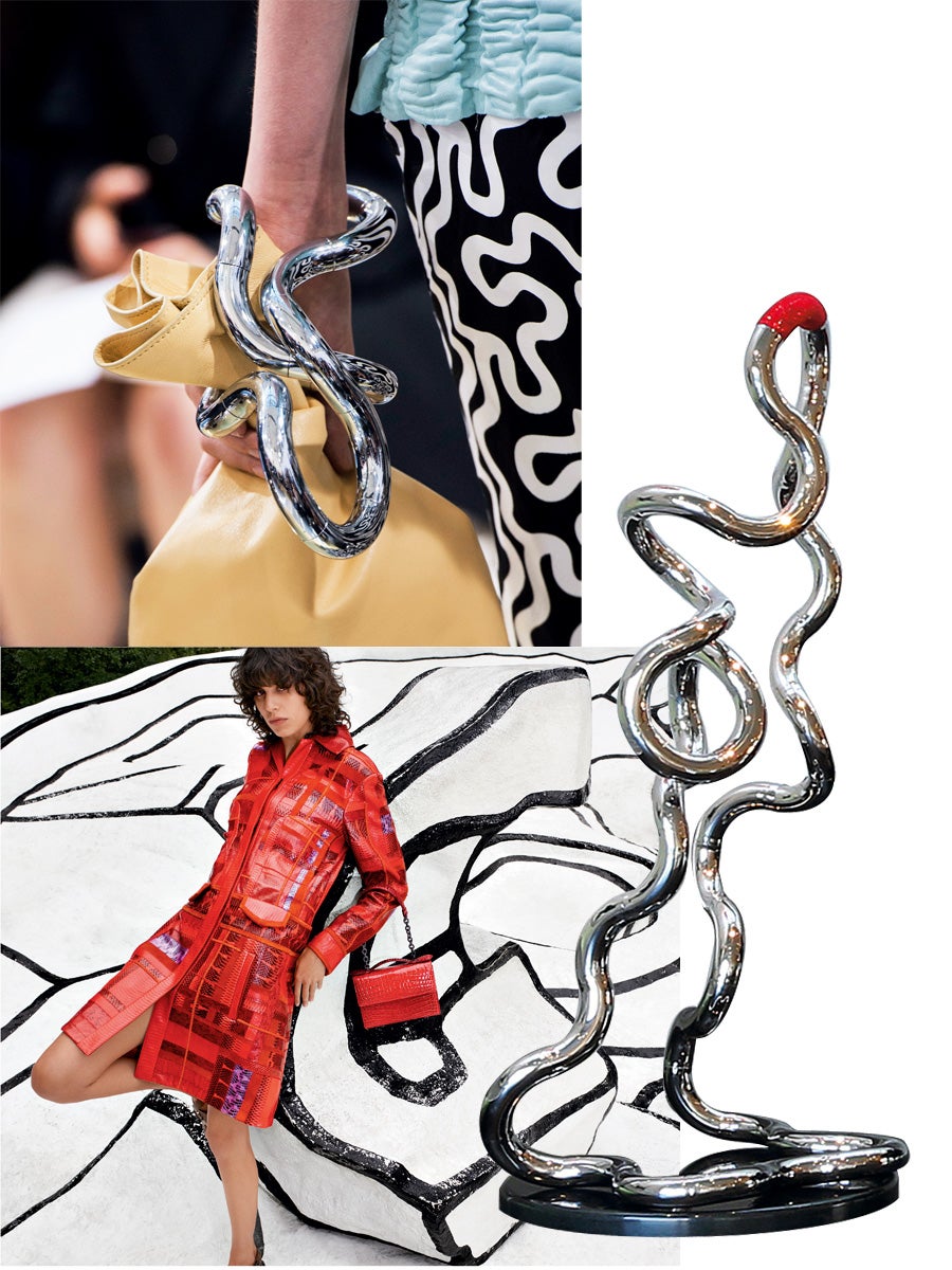 Desde una escultura hasta un peculiar jardín en los Países Bajos. J.W. Anderson y Bottega Veneta apuestan por el arte en su estado más puro para su próxima colección de primavera. ¿Puede haber una pareja más admirada que la que forman el arte y la moda? (Arriba, bolso de J. W. Anderson inspirado en una escultura de Richard X. Zawitz.Abajo, campaña P/V de Bottega Veneta)