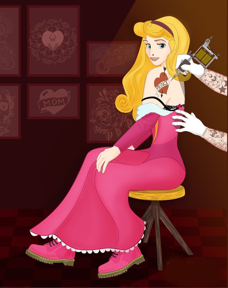 La Bella durmiente tenía sólo 16 años y podía haberse divertido un poco. Nos gusta pensar que es una adolescente moderna que haría cualquier cosa por amor, ¡sobre todo en el día de San Valentín! Por eso, se hace un tatuaje con la palabra Príncipe. ¡Y esta vez no se queda inconsciente al tocar la aguja!