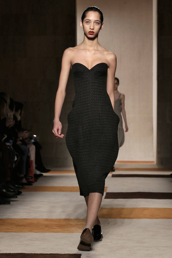 Una de las piezas en color negro que no faltan en la propuesta de la diseñadora