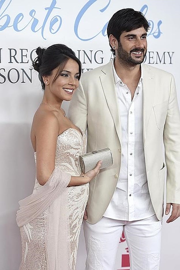 Melendi y Julia Nakamatsu, padres de su primer hijo.