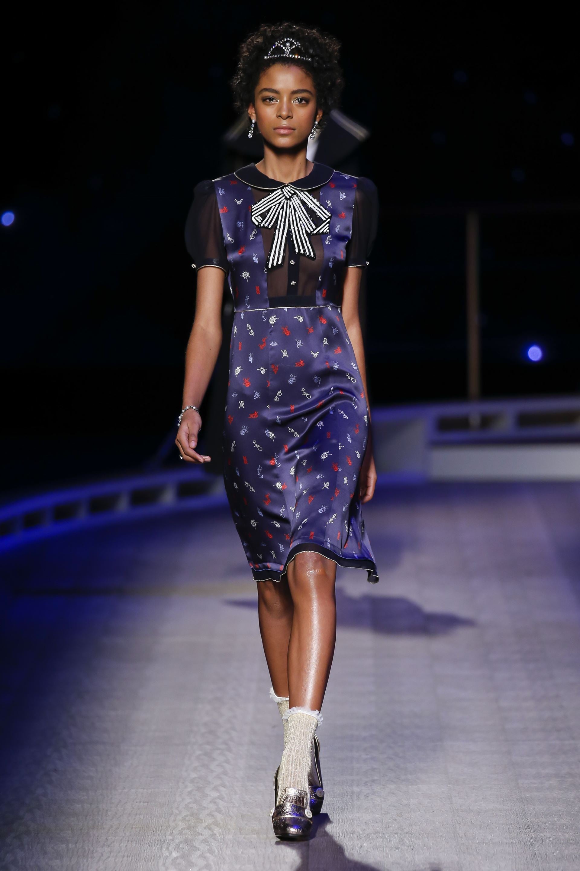 Otro de los vestidos con estampado marinero que el diseñador ha subido a la pasarela