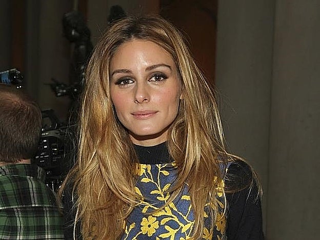 Olivia Palermo en el desfile de Carolina Herrera en la Semana de la Moda de Nueva York 2016 con melena suelta con volumen y ligeramente despeinada.