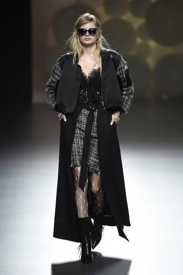 La diseñadora reinventa la chaqueta bómber.