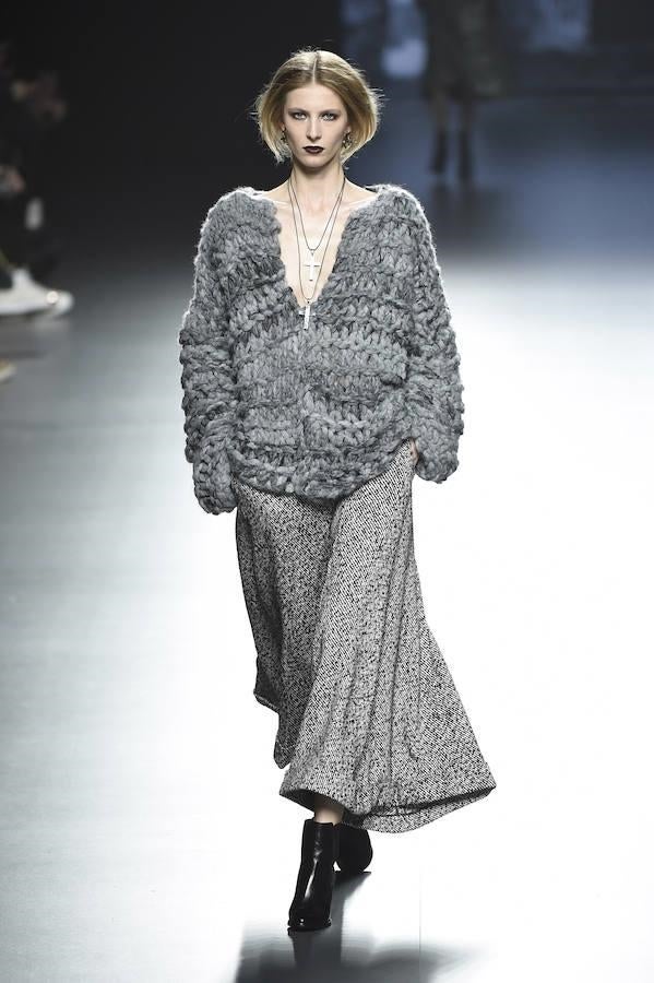 Jersey de lana gorda en color gris.