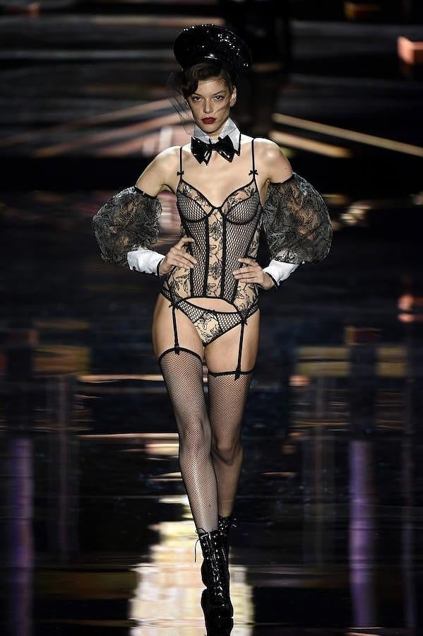 Las modelos han lucido sombreros de Pablo y Mayaya.