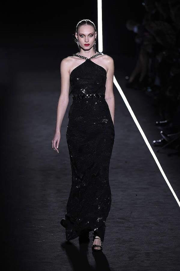 Vestido negro de lentejuelas.