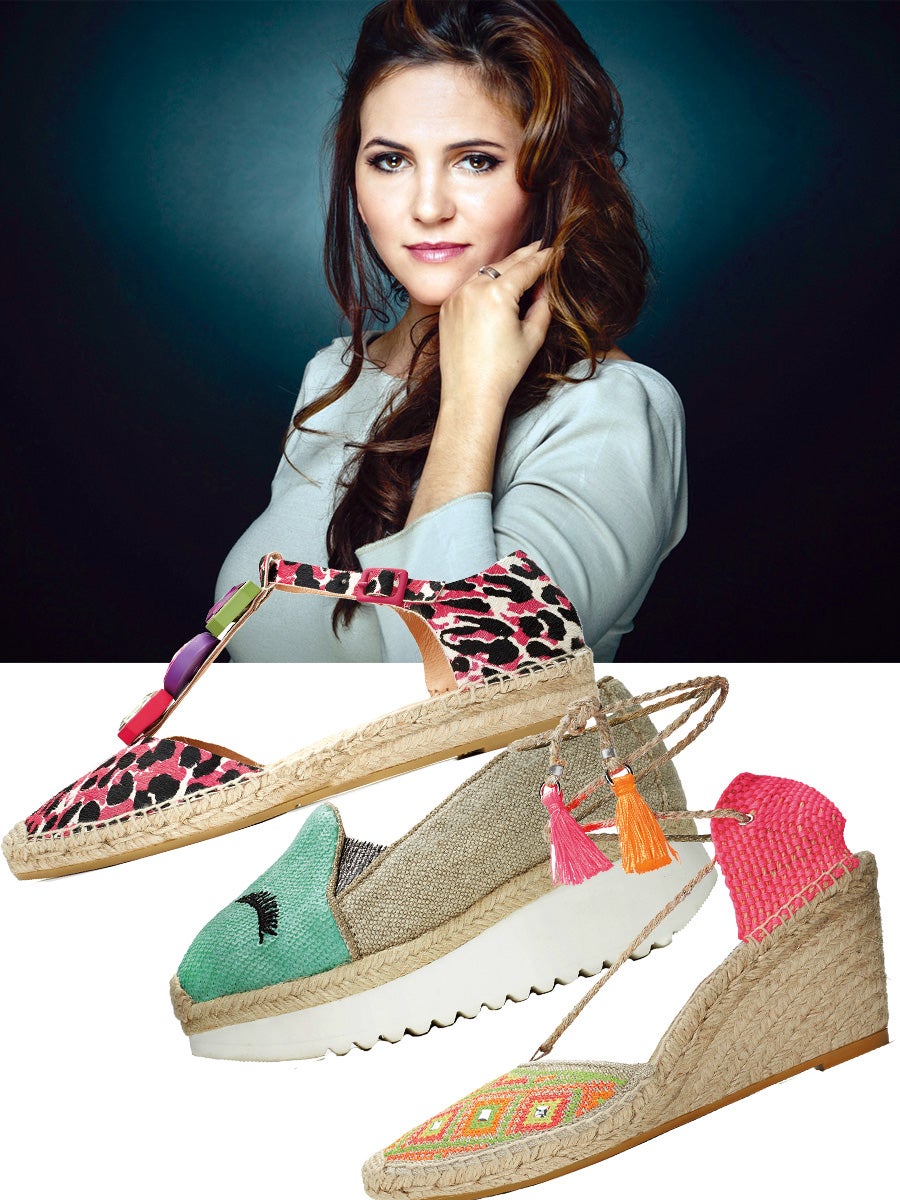Los viajes son la inspiración de la nueva colección de calzado de Ana Pallarés, la joven diseñadora que apuesta por las alpargatas hechas en España con materiales 100% ecológicos. ¿Conoces sus originales diseños?