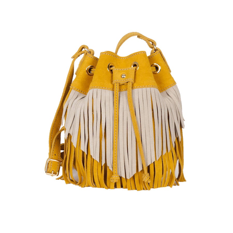 Mercedes Gallego está detrás de estos bolsos inspirados en el salvaje oeste y la música country.