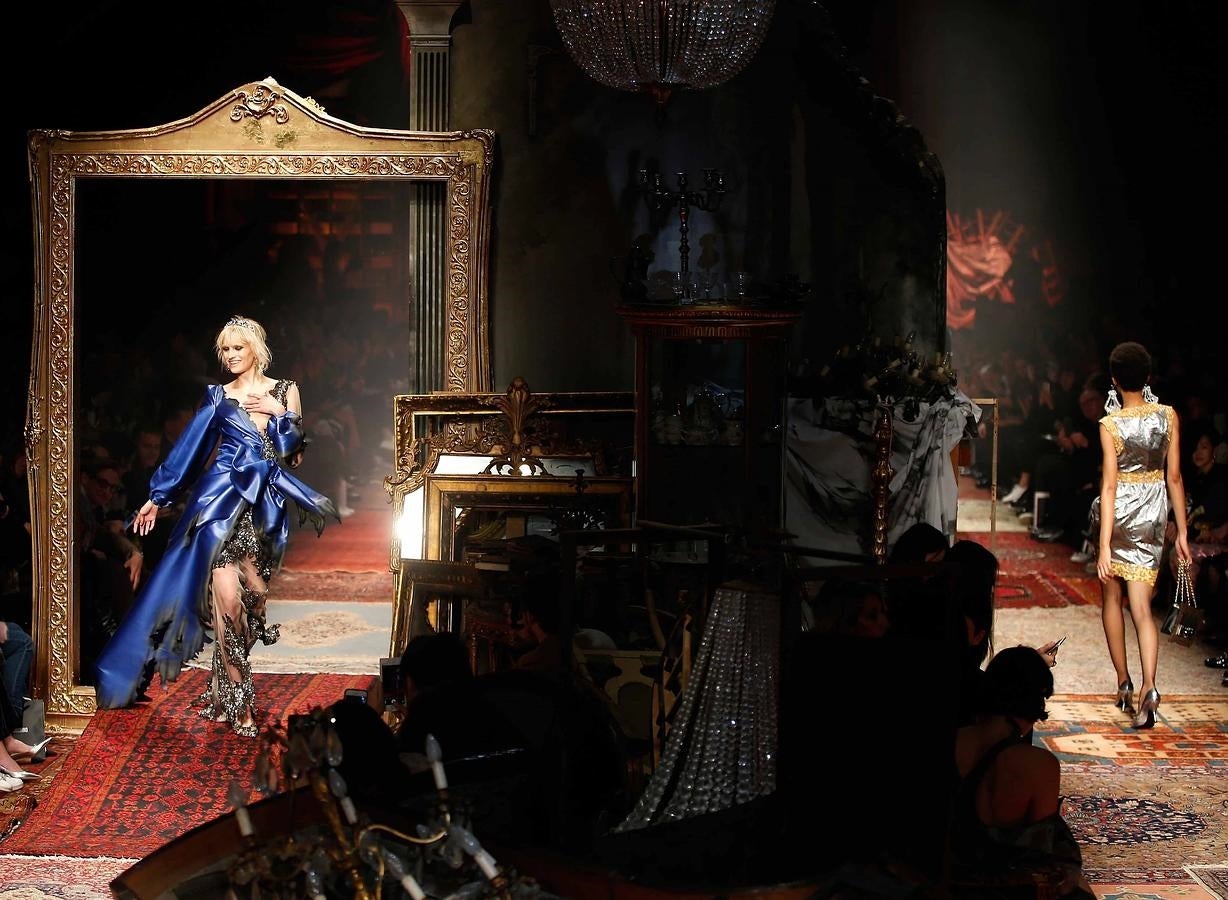 La firma italiana ha montado una sala de museo sobre la pasarela. Sin duda, un 10 para su puesta en escena.