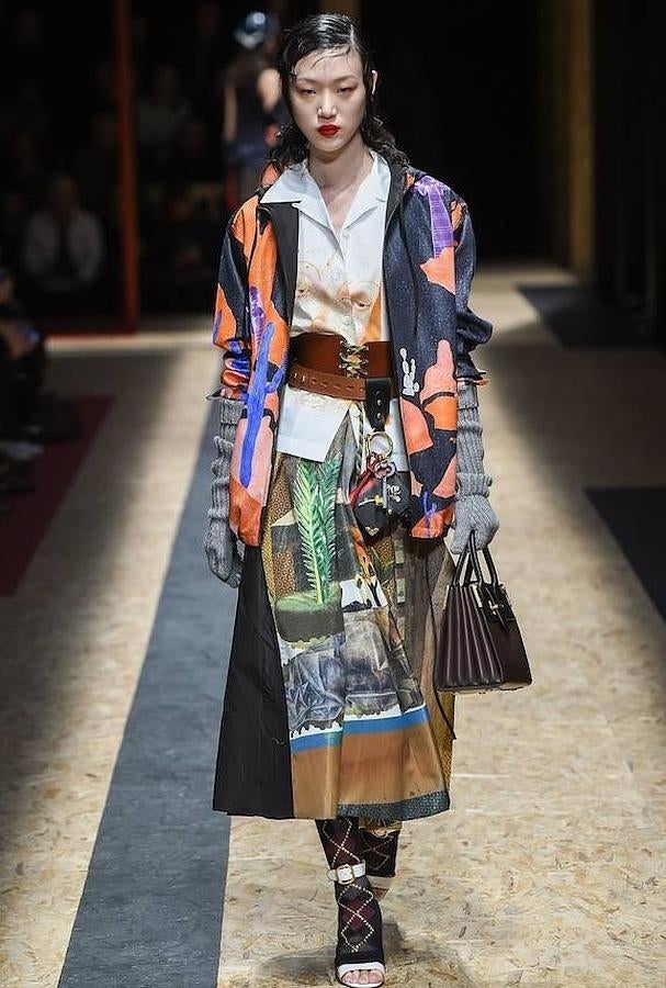 Los estampados arty se cuelan en camisas, faldas y chaquetas para la temporada de frío