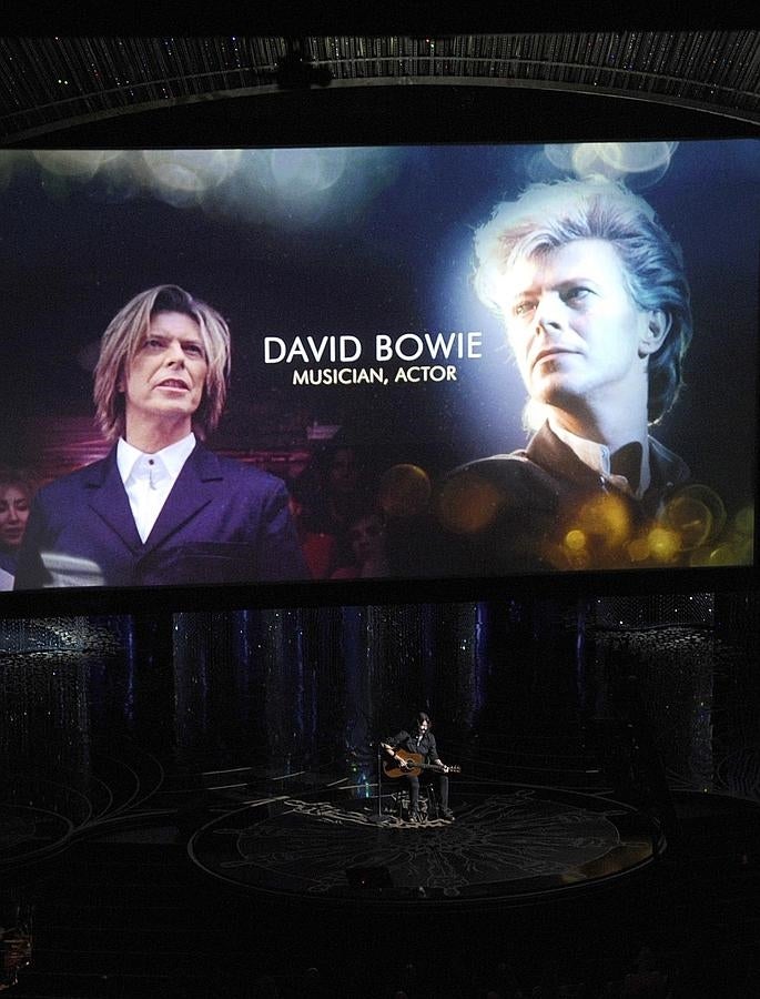 La Academia se acuerda de Davod Bowie al repasar los falelcidos en el pasado año.