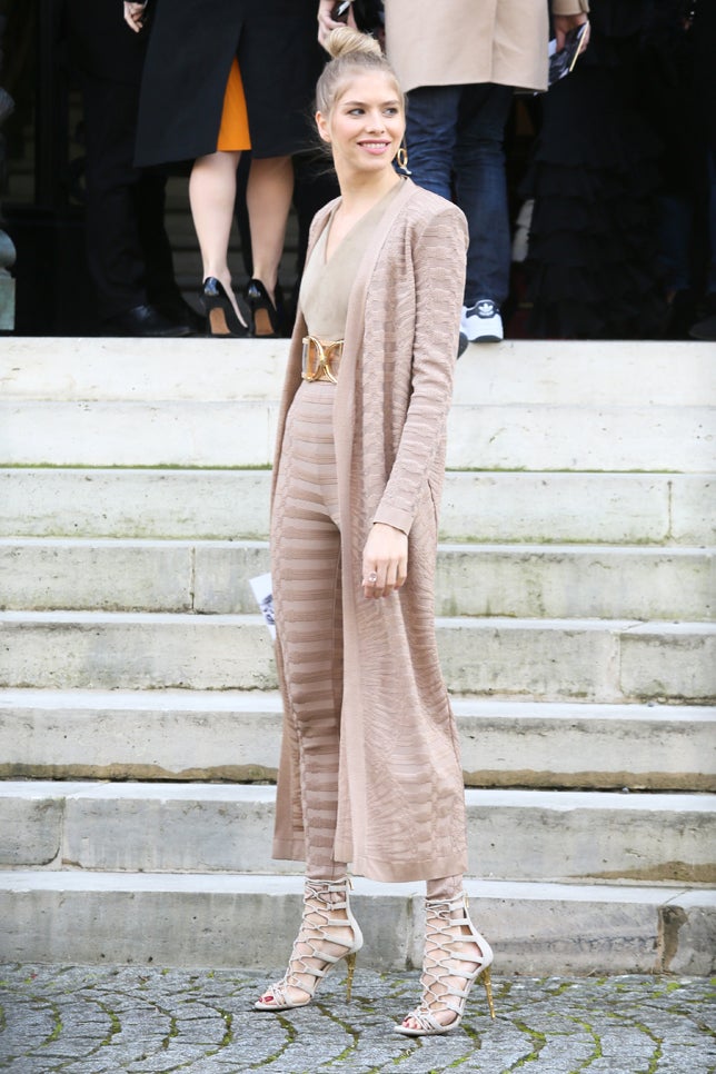 La modelo se decantó por un look en nude.