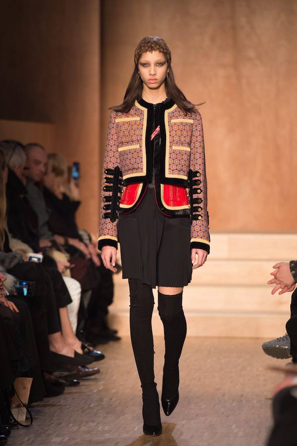 Un viaje a la India del diseñador también ha servido de inspiración en esta propuesta