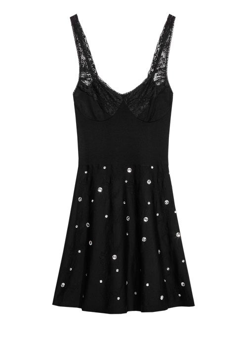 En lana, vestido negro (Precio: 95 euros)