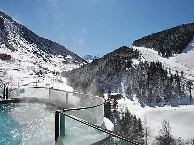 Galería. El Sport Wellness Mountain Spa en Andorra te permitirá disfrutar de la naturaleza y del esquí y luego relajarte y ponerte guapa con tratamientos de belleza de lujo.