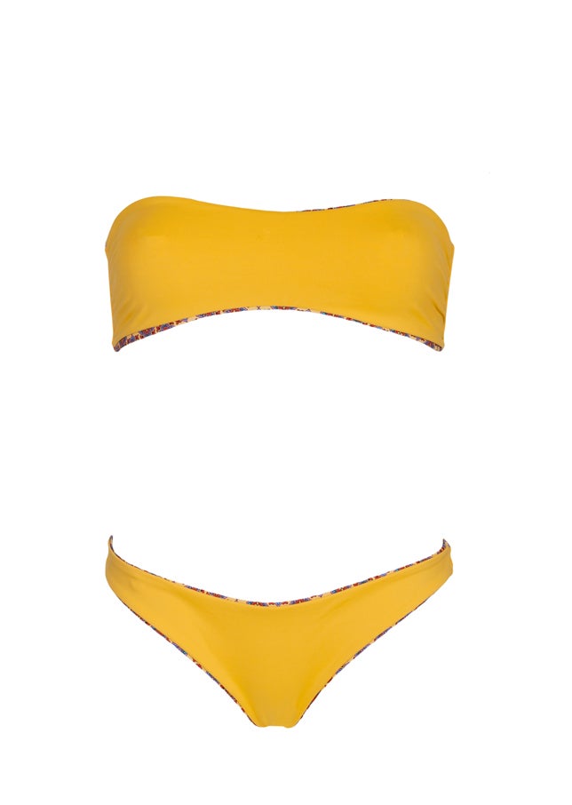 La moda baño también se rinde al color de moda con conjuntos que resaltarán tu bronceado con los primeros rayos de sol (65 euros).