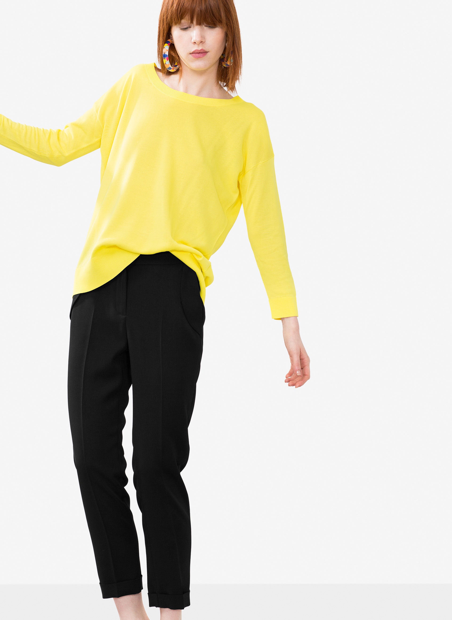 Un básico que se pinta de amarillo y que nos sacará de mil y un apuros 'fashionistas' (79.90 euros)