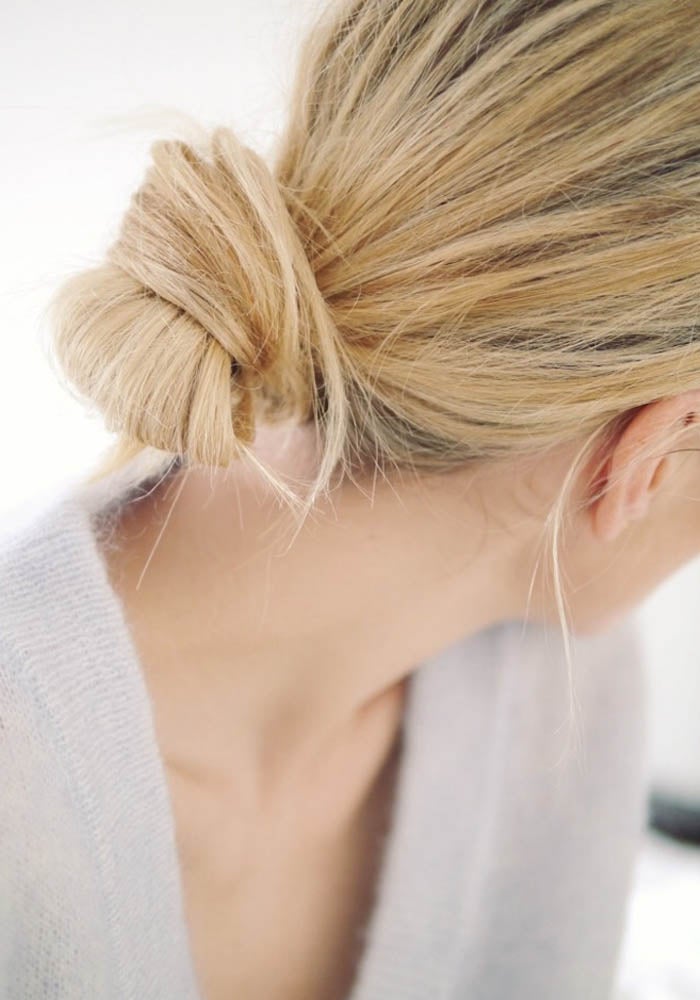 El moño de bailarina puede ser tu peinado más querido incluso para estar por casa.