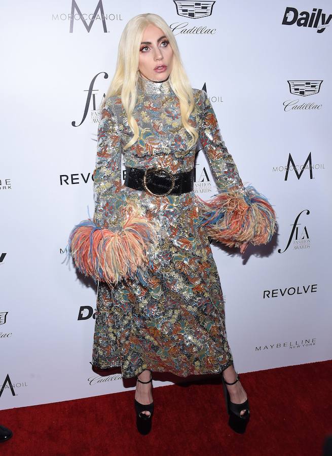 La cantante fue premiada como Editora del Año por su contribución al número de pre-primavera de V Magazine.