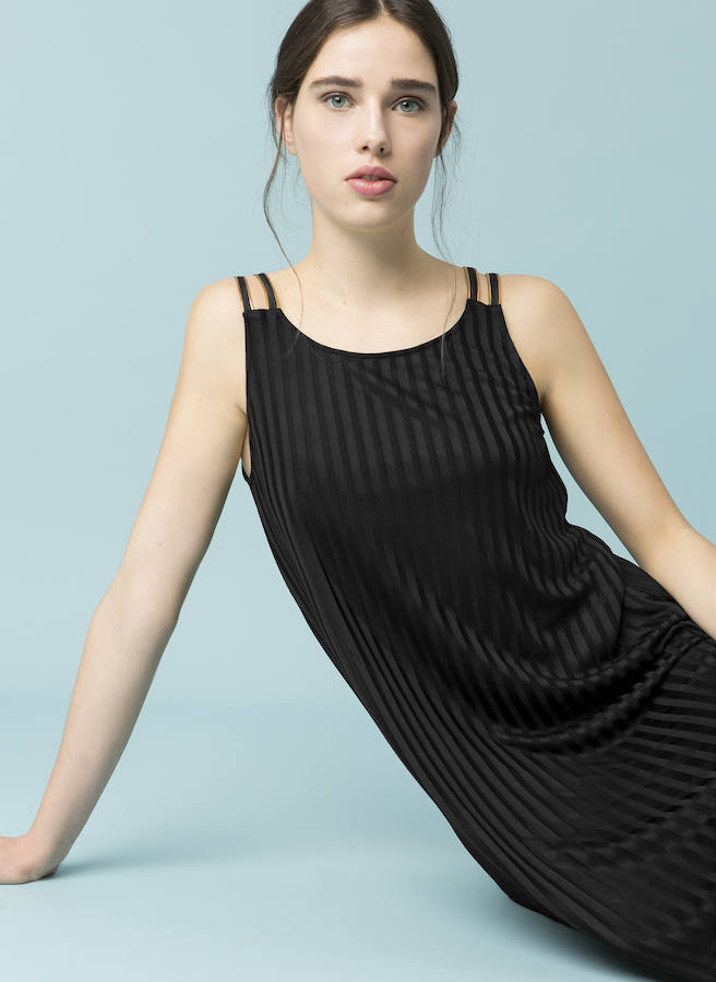 Sencillez y minimalismo marcan looks como este de la firma