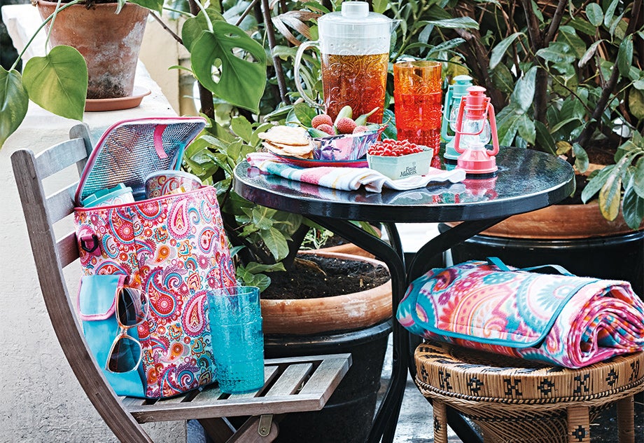 Primark nos propone un viaje étnico, nos transporta al colorido Marruecos y nos invita a un picnic lleno de color y contrastes, a un té frio sin hora.