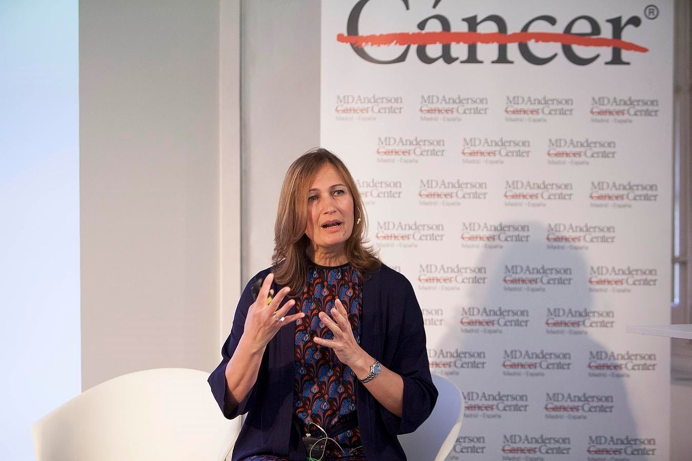 Ana Arrabé, instructura certificada del programa de reducción del estrés basado en mindfulness, explicó los beneficios de esta práctica para aprender a manejar las emociones mediante la práctica de la atención plena.