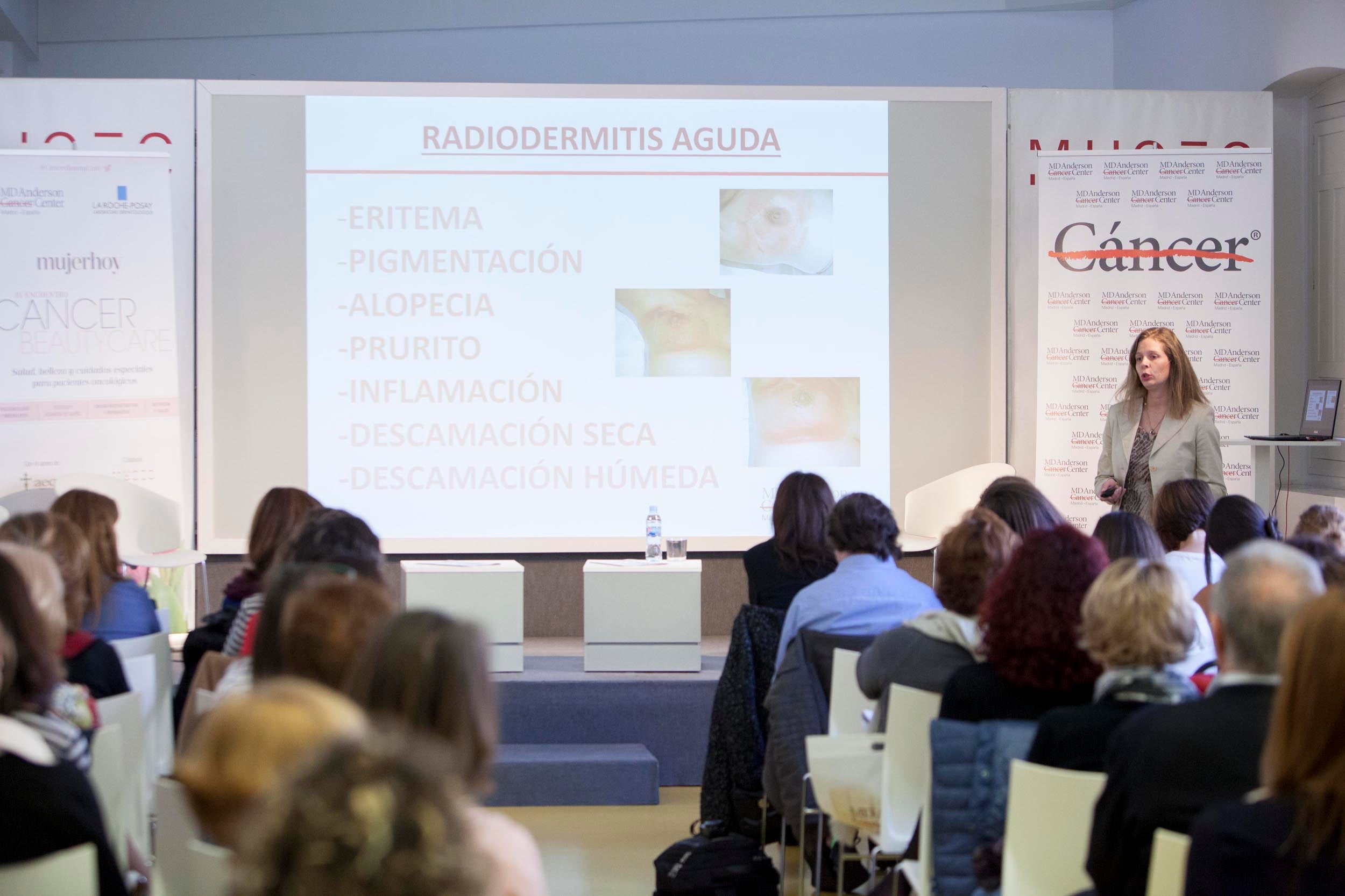 Arantxa Ruiz, del equipo de enfermería de MD Anderson Cancer Center Madrid, explicó los cuidados de la piel para pacientes con tratamiento de radioterapia.
