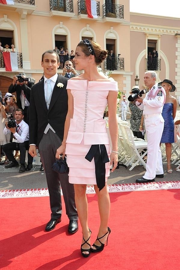 Era la boda religiosa de su tío Alberto con Charlene Wittstock y Carlota apostó por la combinación ganadora:rosa y Chanel. Fue una de las mejores vestidas y, a pesar de las arrugas de la tela en la que fue confeccionado, este modelo se ha ocnvertido en uno de nuestros favoritos.