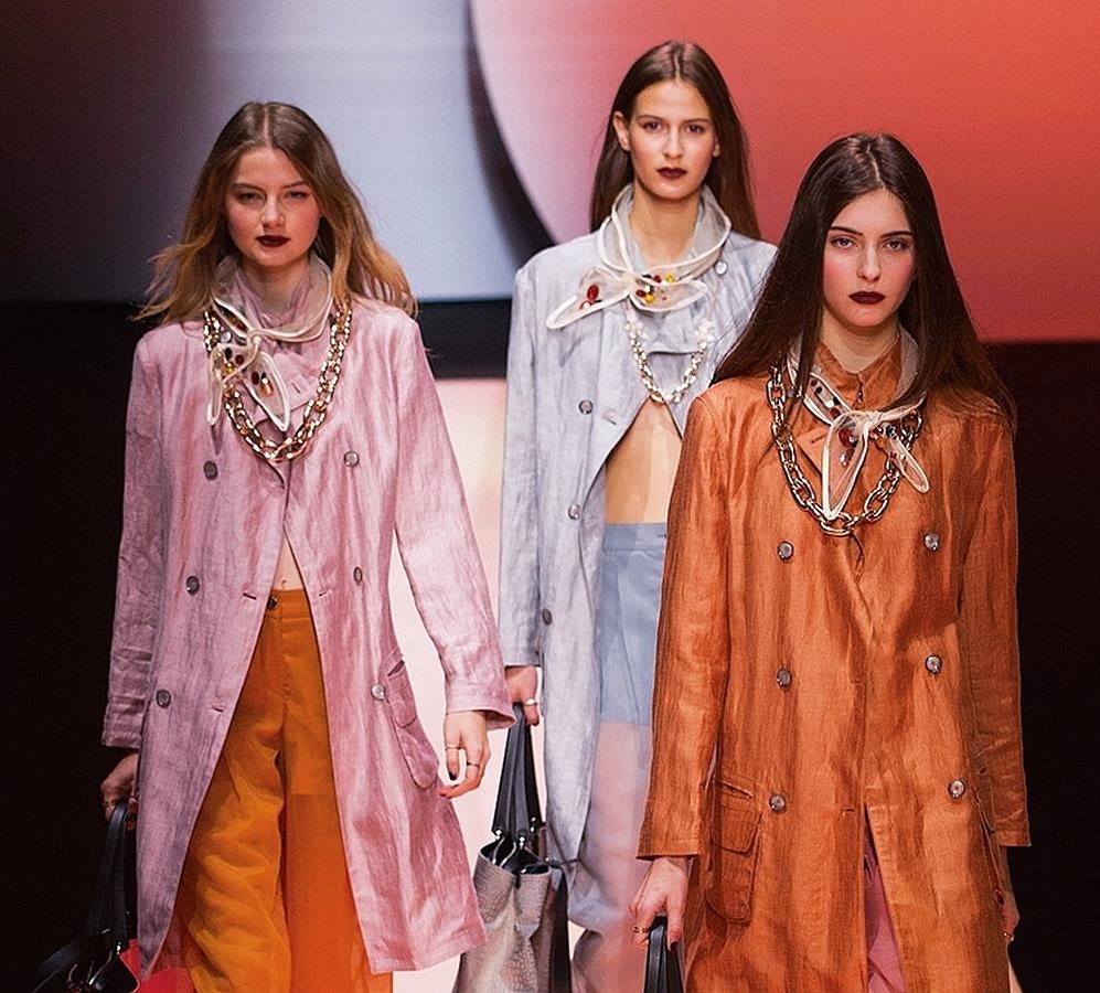 Giorgio Armani se suma a la moda eco-friendly y anuncia que dejará de utilizar pieles animales en sus creaciones. "La tecnología ofrece alternativas válidas que hacen innecesario el uso de prácticas crueles con los animales", asegura el modisto.