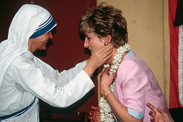 Diana de Gales, junto a la Madre Teresa de Calcuta.