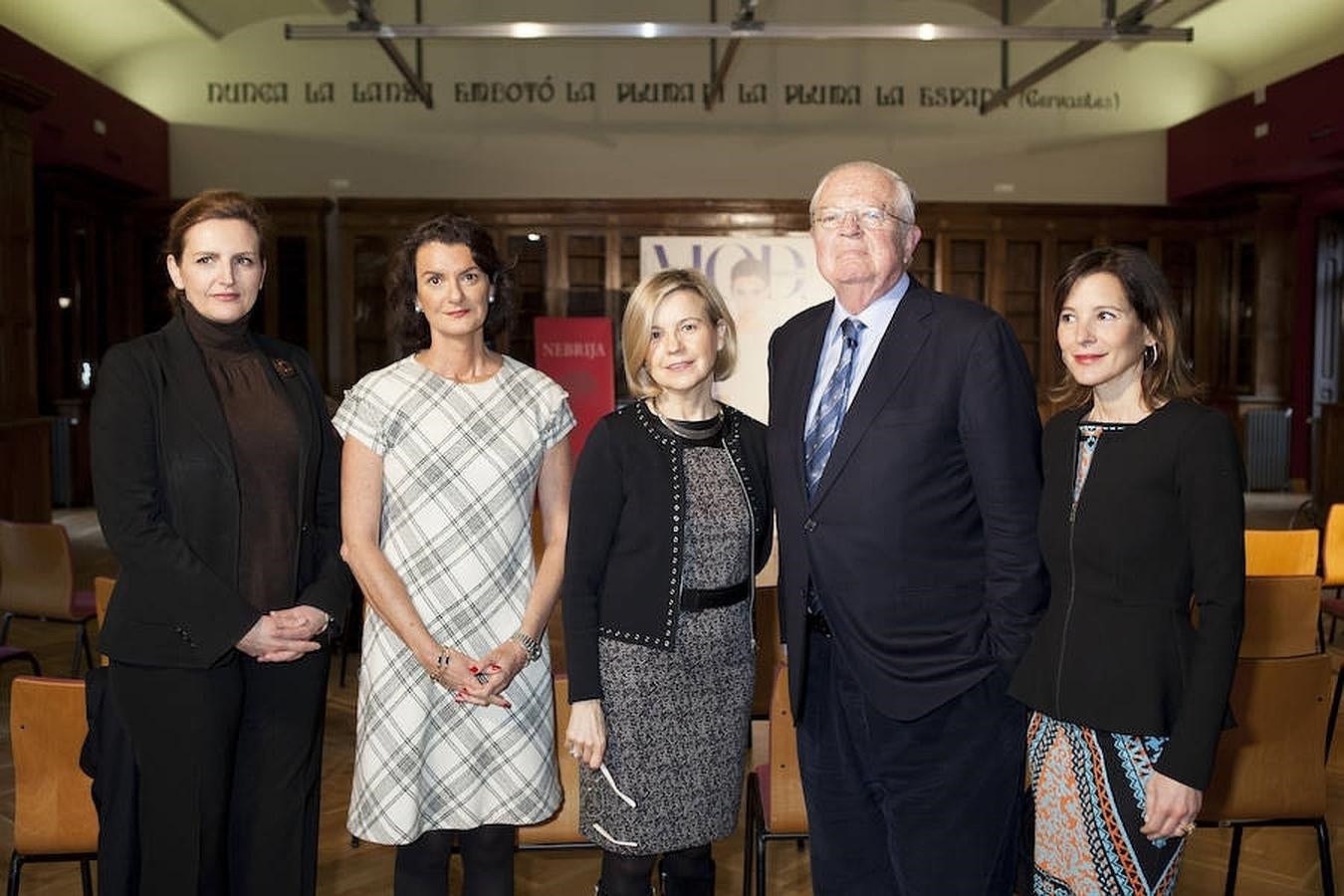 Laura Múgica, Dtra. General de Taller de Editores, Marta Perlado, Decana de la Facultad de Ciencias de la Comunicación, Charo Carrera, Dtra. de Mujerhoy, Enrique Loewe, presidente de honor de la Fundación LOEWE y Laura Ruiz de Galarreta, Dtra. de Relaciones y Operaciones Corporativas de Taller de Editores.