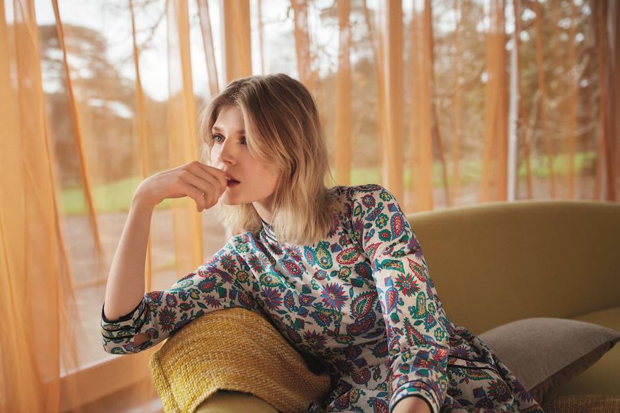 Una de las coloridas prendas que forman parte de la colección