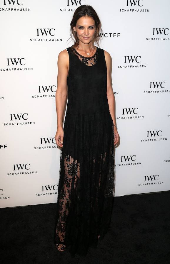 La actriz sorprendió por un vestido lencero en color negro que la sentaba como un guante.