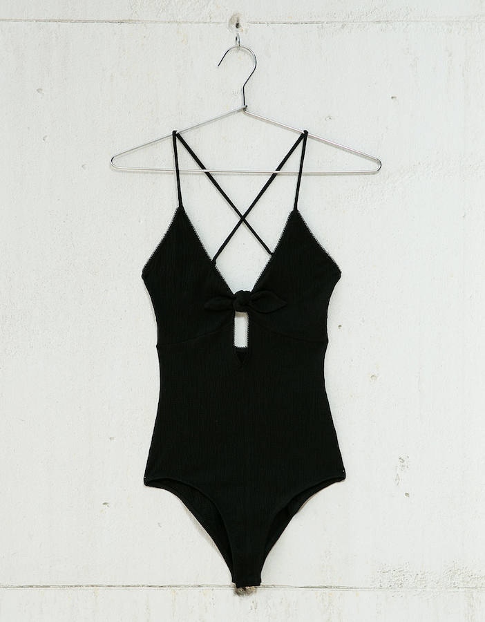 En color negro y con finos tirantes, la propuesta de Bershka (Precio: 17.99 euros)