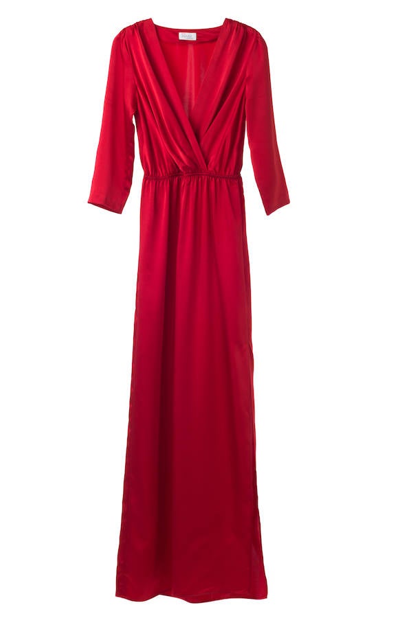 Es uno de los colores por excelencia para acudir como invitada a una boda y aquí tienes otra de las propuestas en rojo pasión.