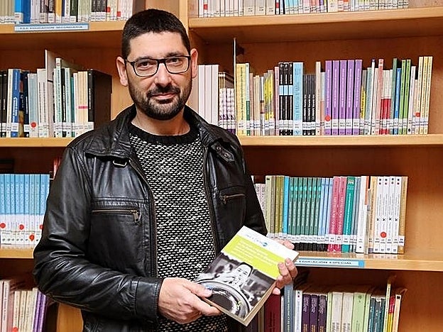 Ignacio Calderón con su libro: ‘Educación y esperanza en las fronteras de la discapacidad. Estudio de caso único sobre la construcción creativa de la identidad’