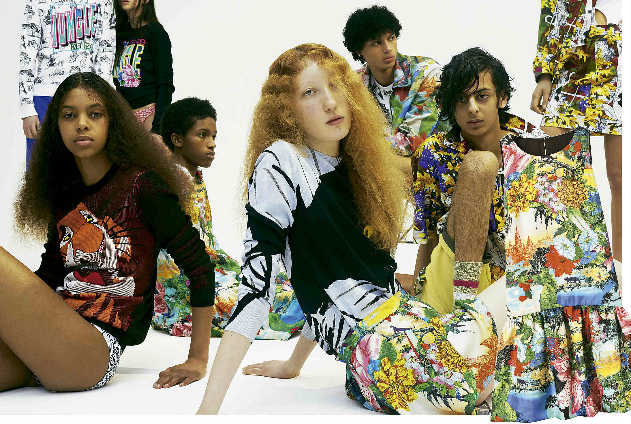 Los nostálgicos de El libro de la selv no solo pueden volver a disfrutar de la película de animación en el cine, también pueden llevar toda una línea de ropa con sus personajes. ¿Los artífices? Carol Lim y Humberto Leon, los directores creativos de Kenzo, que han buceado en los archivos de Disney para dar forma a esta colección cápsula, con estampados característicos de la firma y los personajes animados más famosos de la selva.