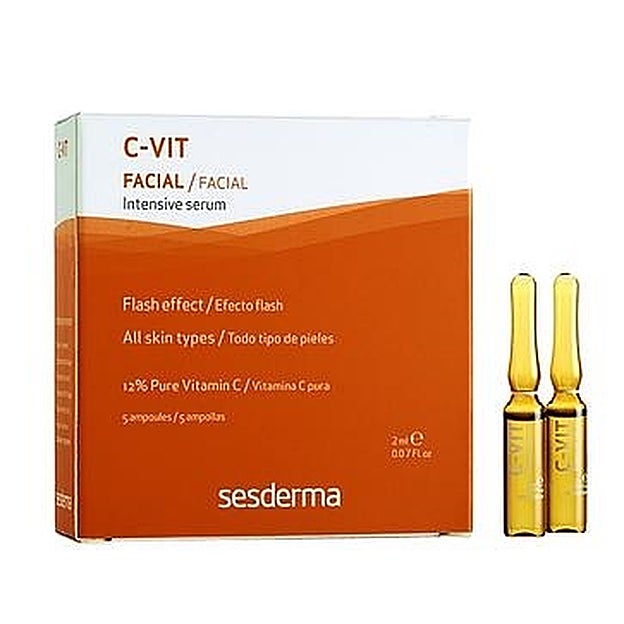 C-Vit AX+ Antiox Intensive Serum Booster System de Sesderma (19,95 €) aporta Nanotech, un sistema de nanotecnología que transporta los activos en liposomas de tamaño diminuto para que lleguen hasta la capa más profunda de la piel.