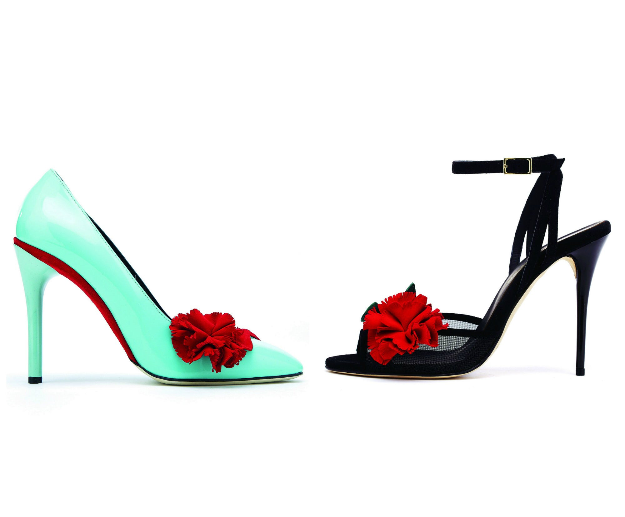 Los claveles se salen del tiesto y encuentran un lugar privilegiado en los accesorios más fashion de esta primavera. ¿El mejor ejemplo? Este zapato de Oscar de la Renta, que también encontrarás en versión sandalia. El primero, mezcla dos tonos intensos. La segunda, una apuesta segura para clásicas.