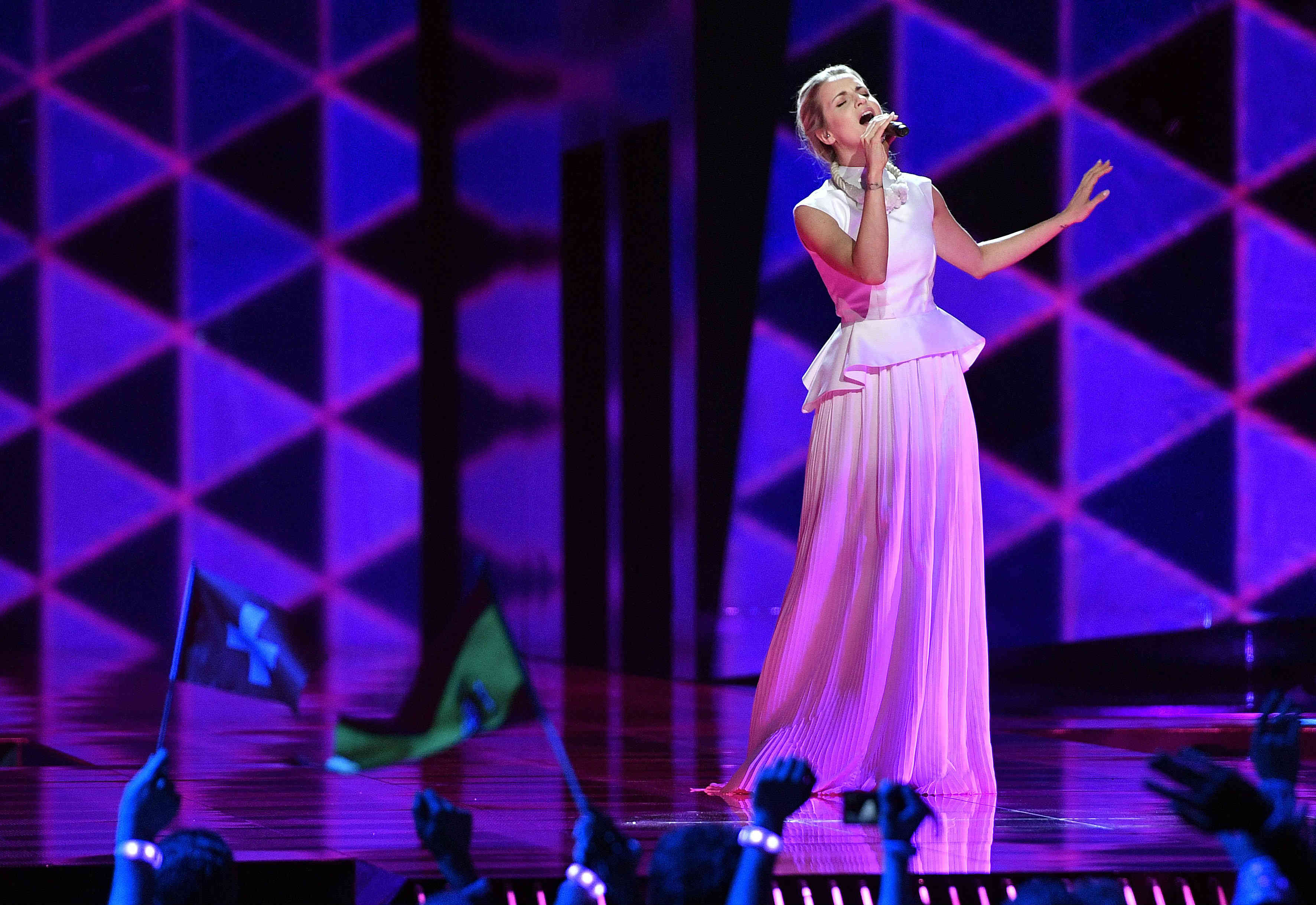 Gabriela actuaba con este vestido en rosa pastel precioso acorde con su estilo.