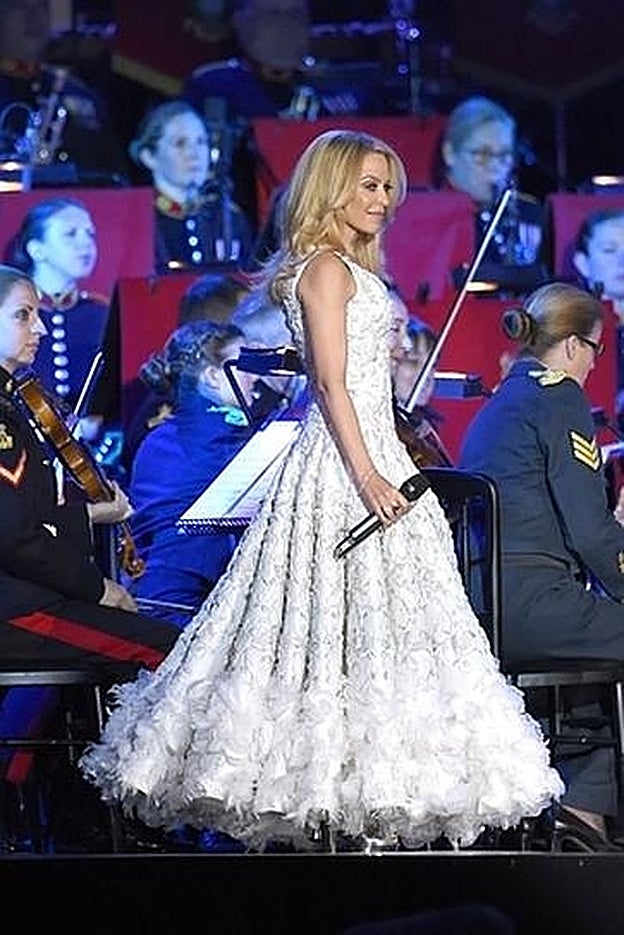 Kylie Minogue en el 90º cumpleaños de Isabel II