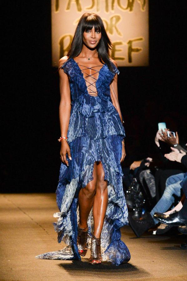 2. Fue descubierta a la edad de 15, se estableció entre los primero puesto de las modelo más demandadas de las décadas de los 80 y 90.