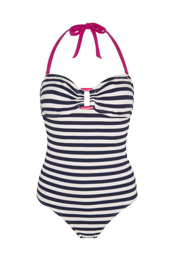 A rayas marineras y con foam extraíble, bañador de Gisela (37.95 euros)