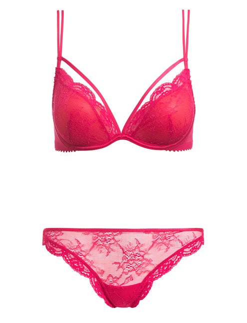 Yamamay tiene en su nueva colección propuestas en color frambuesa como este